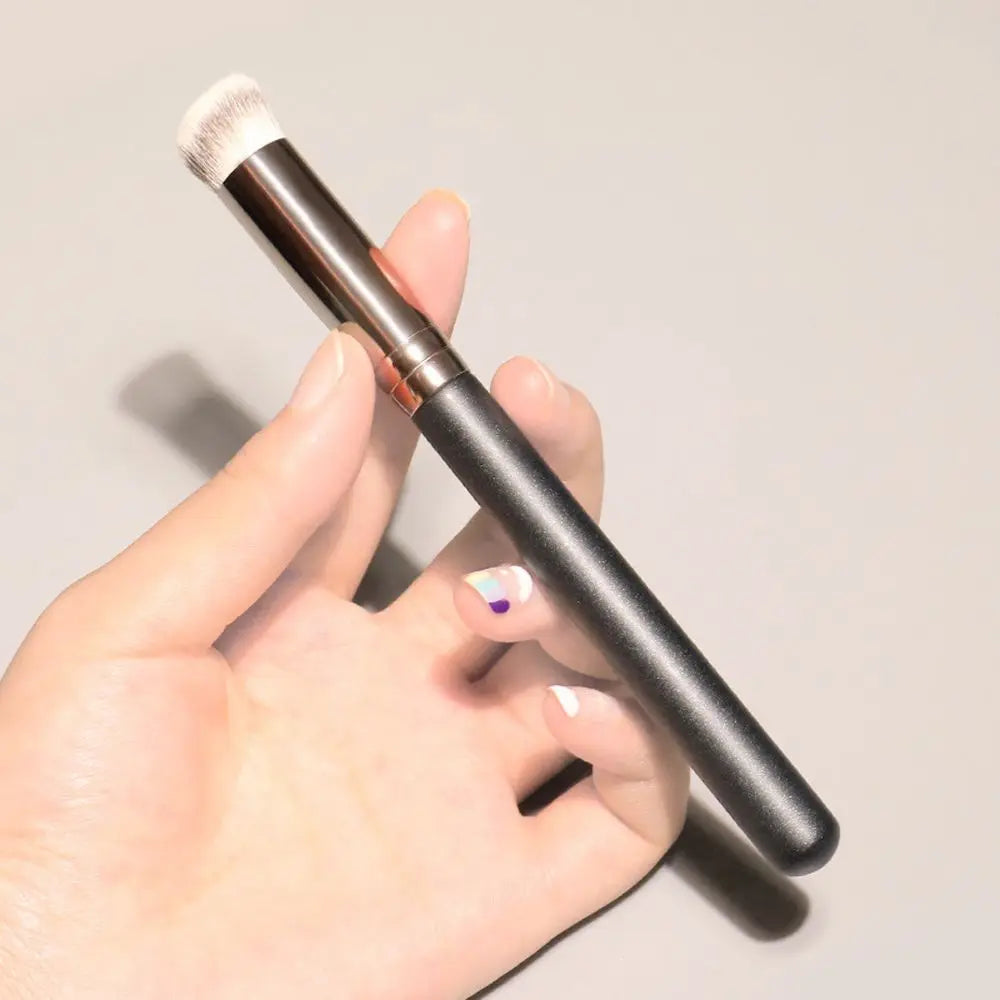 Kabuki Makeup Brush – Face & Eyes